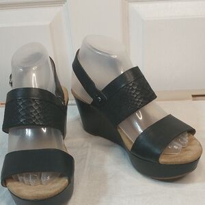 Clarks Artisan Black Leather Wedge Sandals SZ 8. Excellent Pre loved Condition.